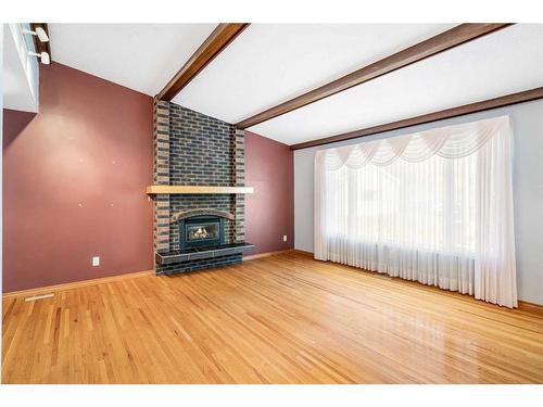 10023 Oakmoor Way Sw, Calgary, AB - Indoor Photo Showing Living Room With Fireplace