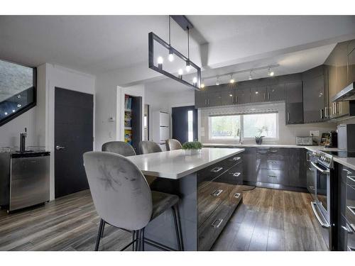 352 33 Avenue Ne, Calgary, AB - Indoor Photo Showing Kitchen With Stainless Steel Kitchen With Upgraded Kitchen