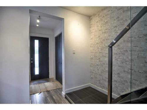 352 33 Avenue Ne, Calgary, AB - Indoor Photo Showing Other Room