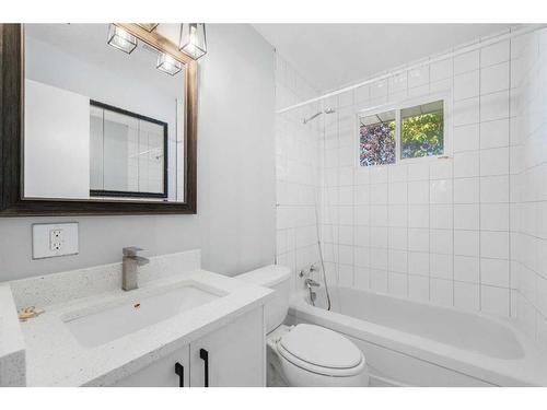 412 Pinegreen Close Ne, Calgary, AB - Indoor Photo Showing Bathroom