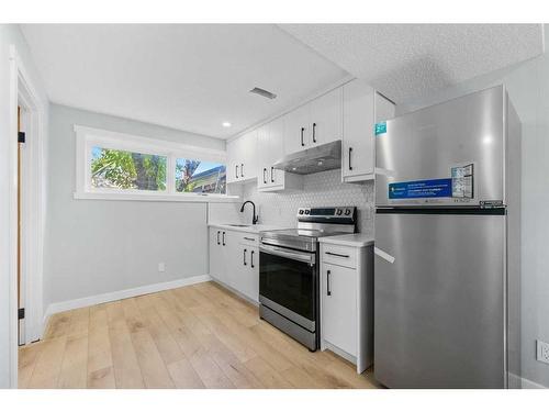 412 Pinegreen Close Ne, Calgary, AB - Indoor Photo Showing Kitchen