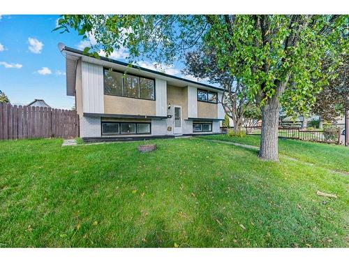 412 Pinegreen Close Ne, Calgary, AB - Outdoor