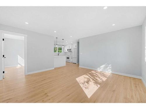 412 Pinegreen Close Ne, Calgary, AB - Indoor