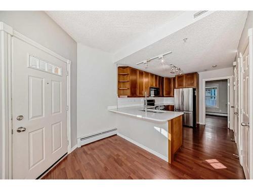 105-112 14 Avenue Se, Calgary, AB - Indoor Photo Showing Kitchen