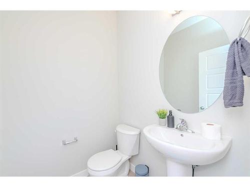 831 Creekside Boulevard Sw, Calgary, AB - Indoor Photo Showing Bathroom