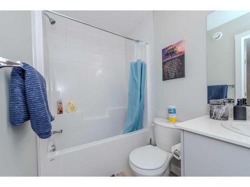 831 Creekside Boulevard Sw, Calgary, AB - Indoor Photo Showing Bathroom