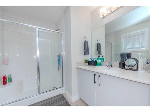 831 Creekside Boulevard Sw, Calgary, AB - Indoor Photo Showing Bathroom