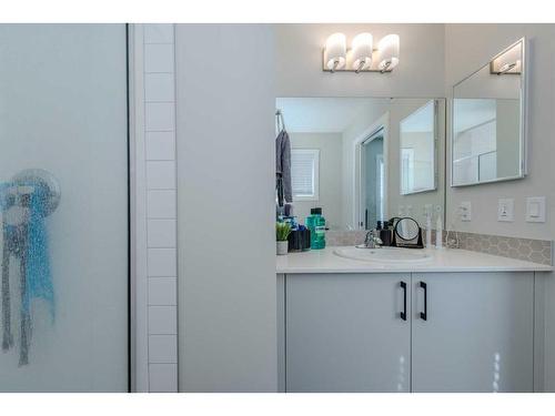 831 Creekside Boulevard Sw, Calgary, AB - Indoor Photo Showing Bathroom