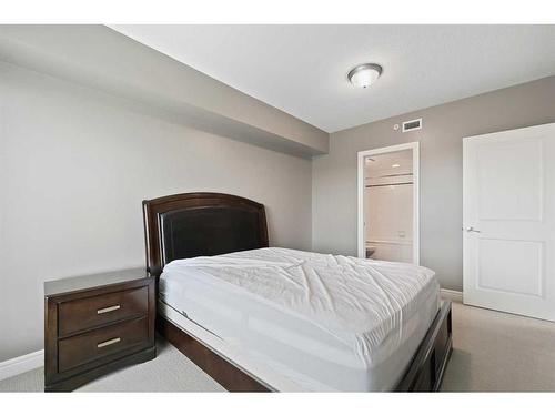 703-910 5 Avenue Sw, Calgary, AB - Indoor Photo Showing Bedroom