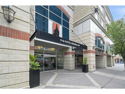 703-910 5 Avenue Sw, Calgary, AB - Outdoor