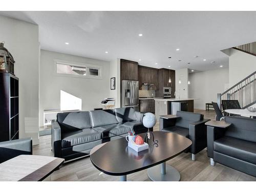 2-1929 36 Street Sw, Calgary, AB - Indoor Photo Showing Living Room