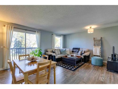 137 Storybook Terrace Nw, Calgary, AB - Indoor Photo Showing Living Room