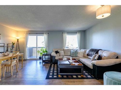 137 Storybook Terrace Nw, Calgary, AB - Indoor Photo Showing Living Room