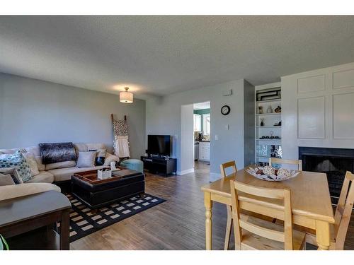 137 Storybook Terrace Nw, Calgary, AB - Indoor Photo Showing Living Room