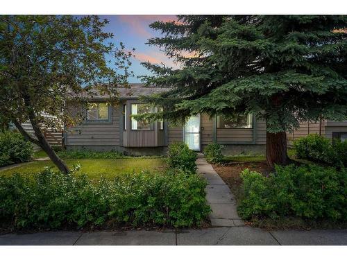 15 Falworth Place Ne, Calgary, AB - Outdoor