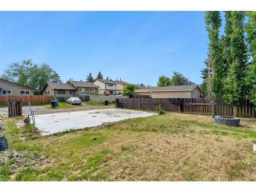 15 Falworth Place Ne, Calgary, AB - Outdoor With Backyard