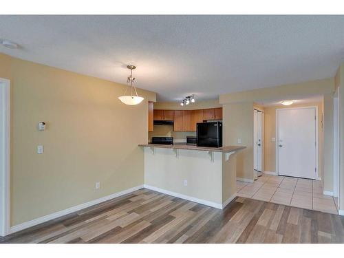 907-1121 6 Avenue Sw, Calgary, AB - Indoor Photo Showing Kitchen