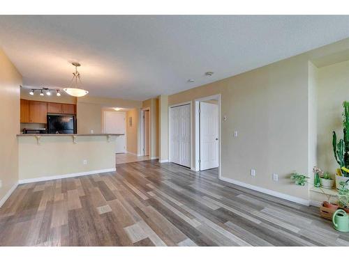 907-1121 6 Avenue Sw, Calgary, AB - Indoor Photo Showing Kitchen