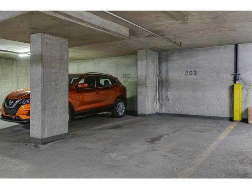 907-1121 6 Avenue Sw, Calgary, AB - Indoor Photo Showing Garage