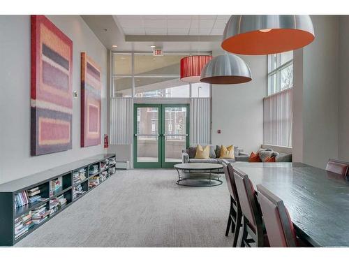 907-1121 6 Avenue Sw, Calgary, AB - Indoor Photo Showing Dining Room