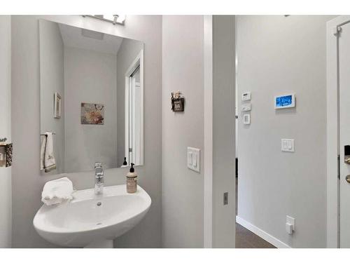 285 Auburn Crest Way Se, Calgary, AB - Indoor Photo Showing Bathroom