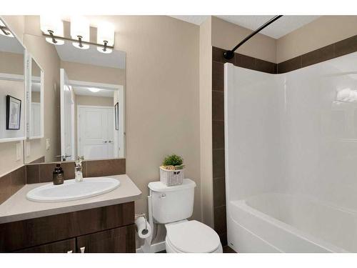 285 Auburn Crest Way Se, Calgary, AB - Indoor Photo Showing Bathroom