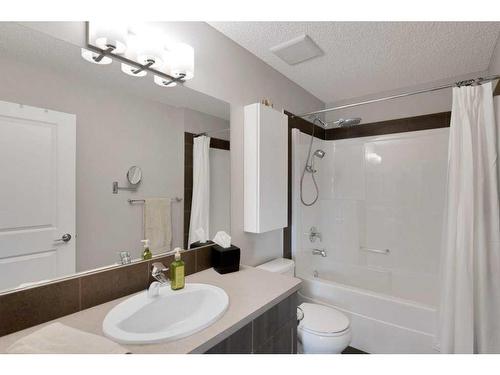 285 Auburn Crest Way Se, Calgary, AB - Indoor Photo Showing Bathroom