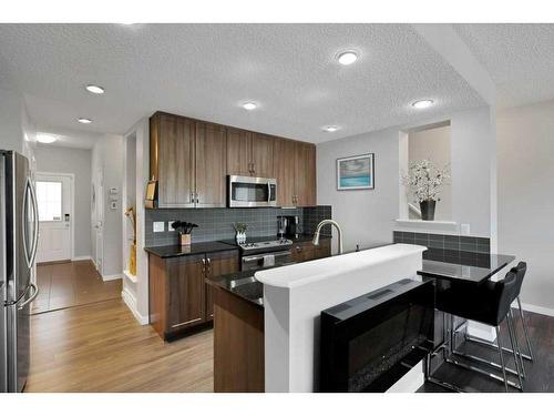 285 Auburn Crest Way Se, Calgary, AB - Indoor Photo Showing Kitchen