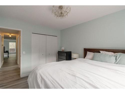 153 Berwick Way Nw, Calgary, AB - Indoor Photo Showing Bedroom