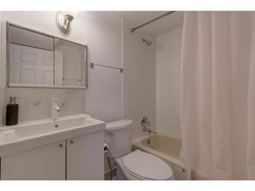 153 Berwick Way Nw, Calgary, AB - Indoor Photo Showing Bathroom