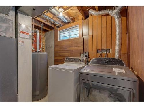 153 Berwick Way Nw, Calgary, AB - Indoor Photo Showing Laundry Room