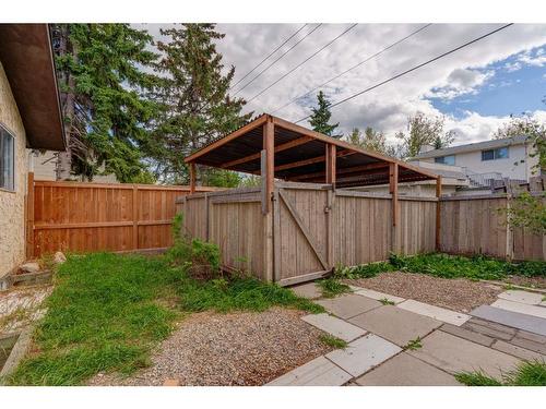 153 Berwick Way Nw, Calgary, AB - Outdoor