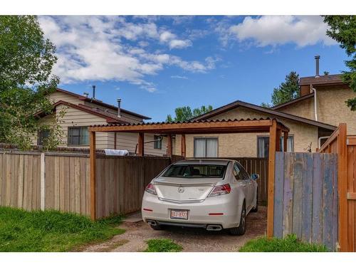 153 Berwick Way Nw, Calgary, AB - Outdoor