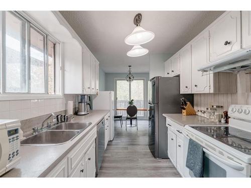 153 Berwick Way Nw, Calgary, AB - Indoor Photo Showing Kitchen With Double Sink