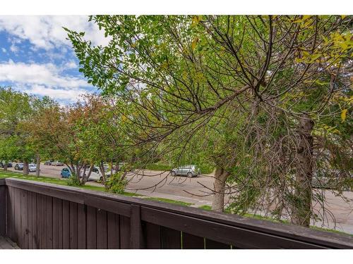 153 Berwick Way Nw, Calgary, AB - Outdoor