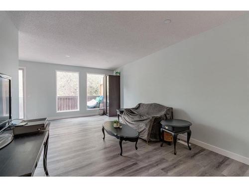 153 Berwick Way Nw, Calgary, AB - Indoor Photo Showing Living Room