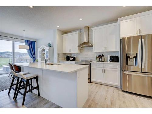 60 Morgan Street, Cochrane, AB - Indoor Photo Showing Kitchen