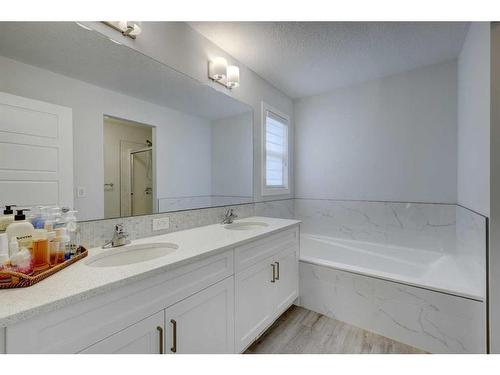 60 Morgan Street, Cochrane, AB - Indoor Photo Showing Bathroom