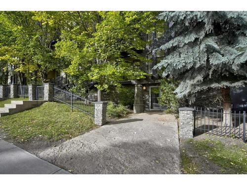 202-2307 14 Street Sw, Calgary, AB - Outdoor