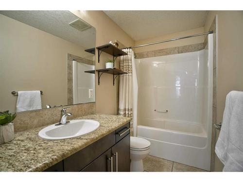 202-2307 14 Street Sw, Calgary, AB - Indoor Photo Showing Bathroom