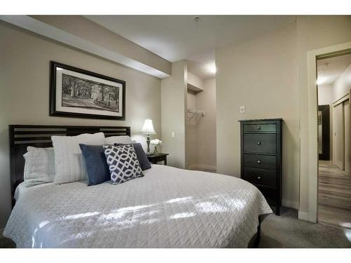 202-2307 14 Street Sw, Calgary, AB - Indoor Photo Showing Bedroom