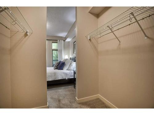 202-2307 14 Street Sw, Calgary, AB - Indoor Photo Showing Other Room