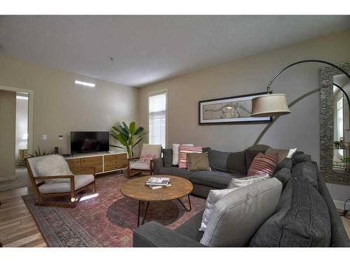 202-2307 14 Street Sw, Calgary, AB - Indoor Photo Showing Living Room