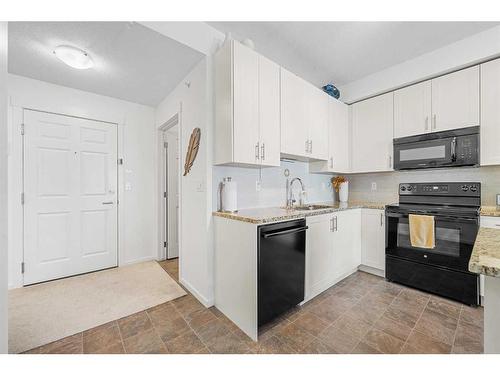 3402-755 Copperpond Boulevard Se, Calgary, AB - Indoor Photo Showing Kitchen