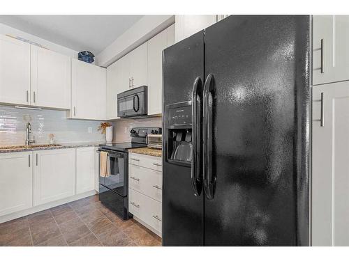 3402-755 Copperpond Boulevard Se, Calgary, AB - Indoor Photo Showing Kitchen