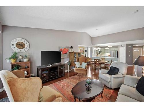 78 Rivercrest Villas Se, Calgary, AB - Indoor Photo Showing Living Room