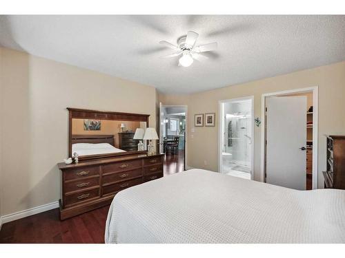 78 Rivercrest Villas Se, Calgary, AB - Indoor Photo Showing Bedroom