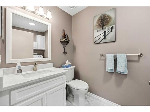 78 Rivercrest Villas Se, Calgary, AB - Indoor Photo Showing Bathroom