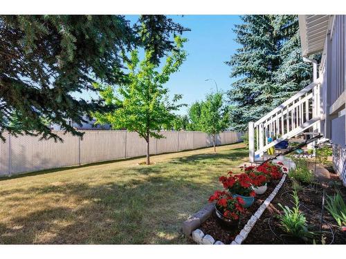 78 Rivercrest Villas Se, Calgary, AB - Outdoor With Backyard