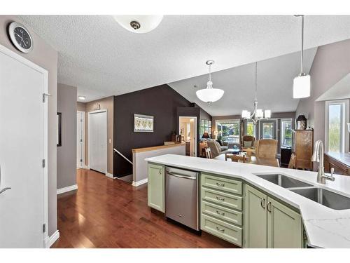 78 Rivercrest Villas Se, Calgary, AB - Indoor Photo Showing Kitchen With Double Sink With Upgraded Kitchen